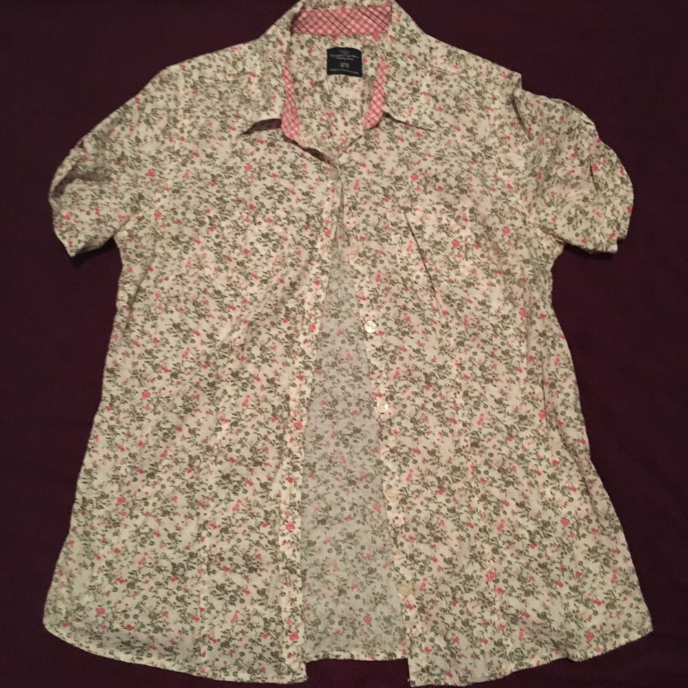 🌸 Floral Short Sleeved Button Up